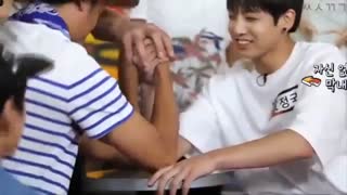 جانگ کوک عجب ورزش کاری می باشد!!