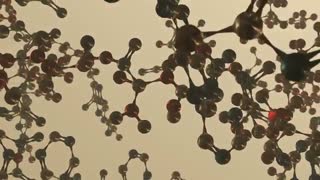 مدل سازی سه بعدی و شبیه سازی ساختار مولکولی رزین اشباع