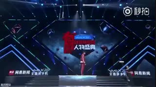 GOT7 جکسون در مراسم Vivo Netease Attitude award جایزه ی Most Attitude ( با اخلاقترین آرتیست) رو دریافت کرد^-^افتخار آگاسه