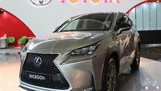 نمای 360 درجه داخل لکسوس  NX300h در نمایشگاه خودرو تهران
