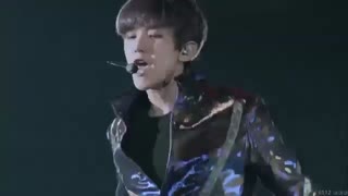 اجرای  EXO  LIGHTSABER + TRANSFORMER + Overdose (عالین!!!!)