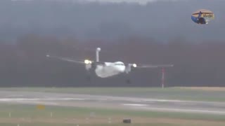 فرود خطرناک هواپیما در باد شدید