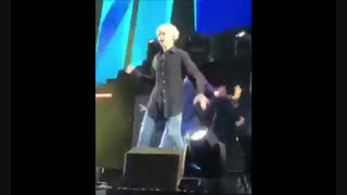 وقتی کانگ دنیل نمیفهمه چرا همه بهش میخندن ! تقدیم به پانیذ جونم !