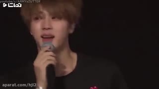 اوخی تهیونگ مادربزرگش مرده حتی  توکره ام نبوده بعد وسط کنسرت میفهمه ....