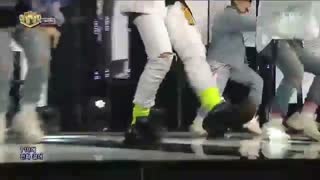 این هم اجرای آهنگ BLING BLING گروه ikon