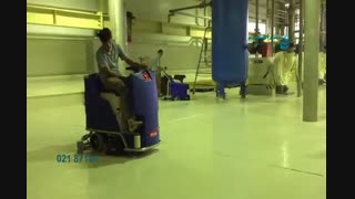 اسکرابر - شستشوی سریع سالن های کارخانه ها با اسکرابر خودرویی