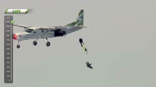 پرش از ارتفاع 8 هزار متری بدون چتر و فرود روی تور