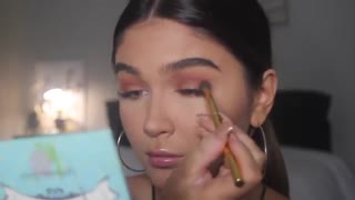 آرایش پاییزی گرم با رژ زرشکی یا ومپایری