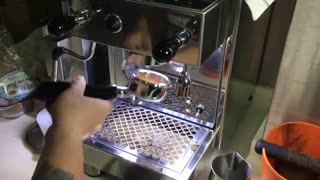 قهوه با دستگاه اسپرسو بیزرا