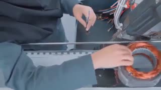 بوسه بر دستان هنرمند