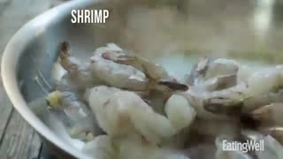 دستور پخت غذای رژیمی نودل کدو سبز و میگو