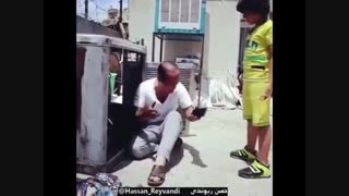 کلیپ طنز حسن ریوندی - ته خندس این بشر از دست ندی که ضرر کردی