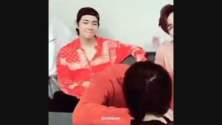 اون  نگاع لنتـــــی تهیونگ نابودم کــــرد0_________0