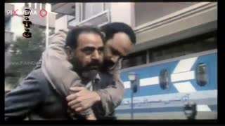 سکانس پایانی خروج حاج کاظم و عباس از آژانس فیلم آژانس شیشه ای ۱۳۷۶