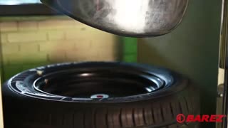 آزمون و تست محصولات براساس استانداردهای بین‌المللی با تجهیزات روز دنیا در گروه صنعتی بارز.