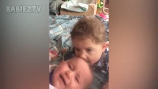 کلیپ خنده دار دوقلوها