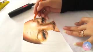 نقاشی چهره با مداد رنگی