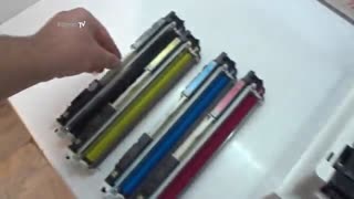 قرار دادن و خارج کردن کارتریج های پرینتر HP CP1025