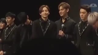 لحضات شگفت انگیز Jeonghan گروه SEVENTEEN در کنسرت