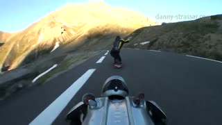 بازی سرعت : مسابقه دیوانه وار اسکیت بورد و رولرمن در جاده های کوهستانی