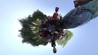 ویدئو 360 درجه : وقتی عروسک ها همه را به رقص در می آورند !