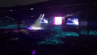 تولد کوکی پیشاپیش مباااارکهههه^^(فنها ب کوک تولدشو پیشاپیش تبریک گفتن تو کنسرت امروز)