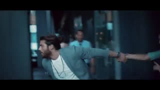Can Yaman & Demet Özdemir -2 Dakika Konuşalım Mı