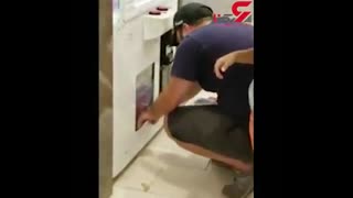 عجیب ترین دزدی کودک با دستور پدر در فروشگاه
