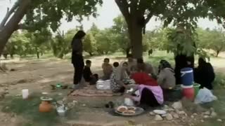 یک مرد با چهار زن شرعی