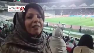 خانم‌ها، گوش به فرمان لیدرشان در استادیوم