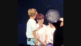 حرکتی که دوست داره رو صورت یونگی انجام بده ^O^