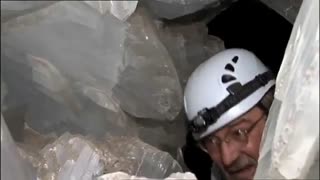 بلور های کرستالی عظیم جثه